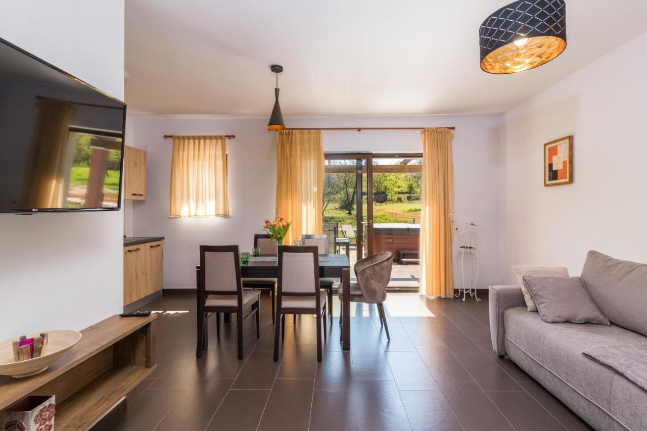 Apartmani Noa I Natali Kaldanija Екстер'єр фото